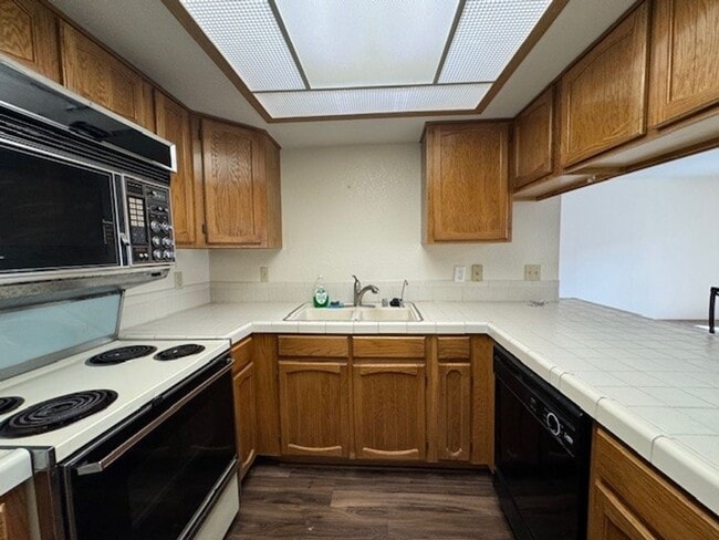 Building Photo - 1 BR 2Ba Condo across Colorado River, pool,spa,gated entry-All Appliances included