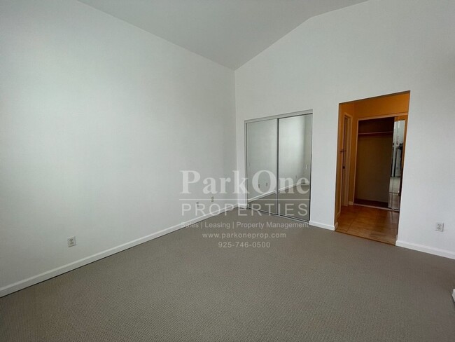 Building Photo - Great Townhouse in Livermore Available Now!