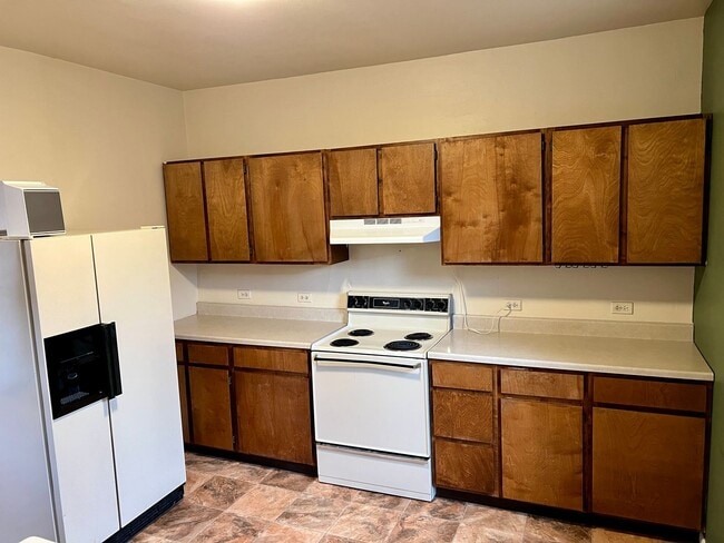 Building Photo - Charming 2 Bed 1 Bath Duplex Located in the Mansion District!