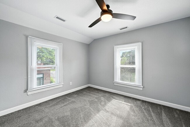 Building Photo - 931 Kenton Ave