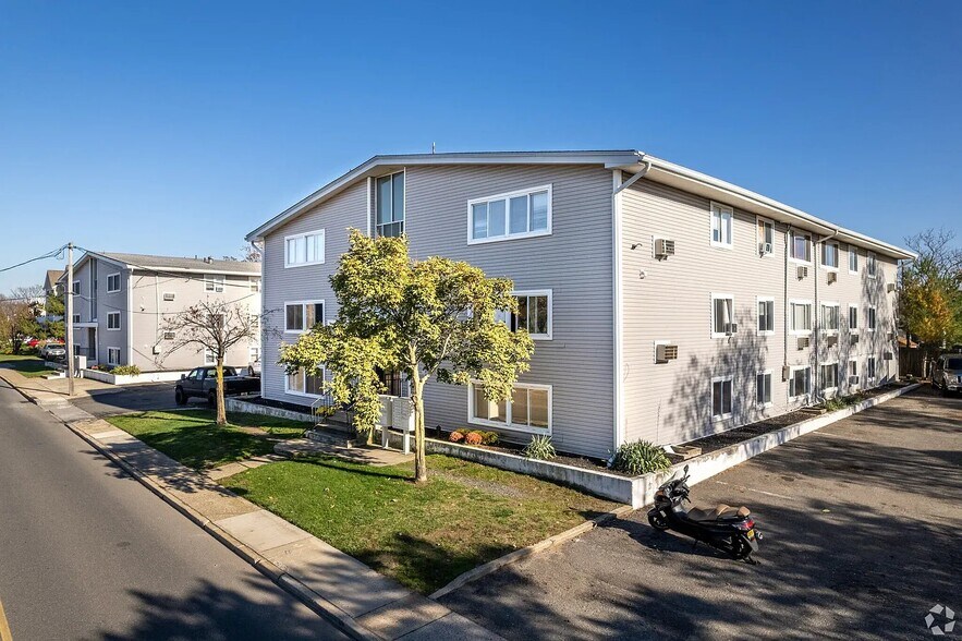Building Photo - 544 Beachway Ave
