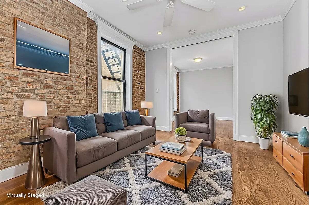 Building Photo - 722 10th Ave