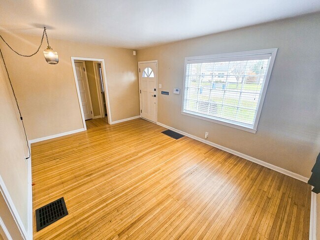 Building Photo - 5352 Crittenden Ave