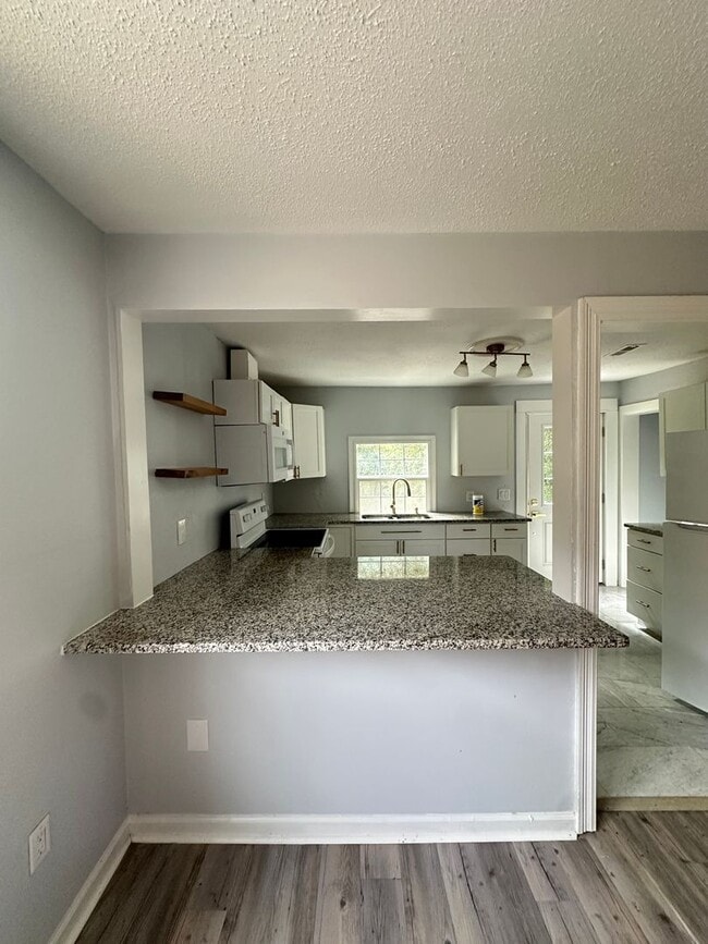 Building Photo - 410 Glover Ave