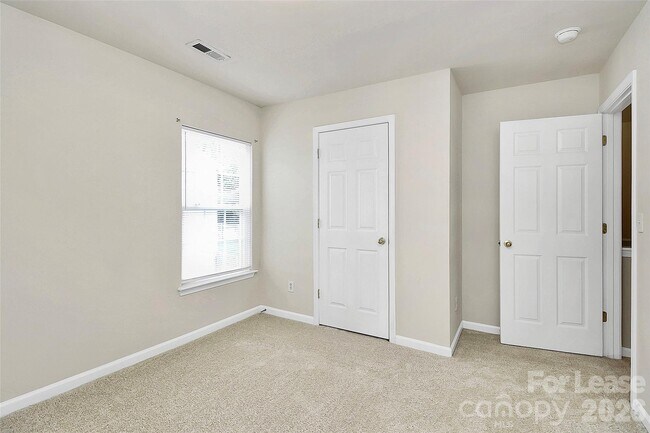 Building Photo - 10741 Mountain Springs Dr