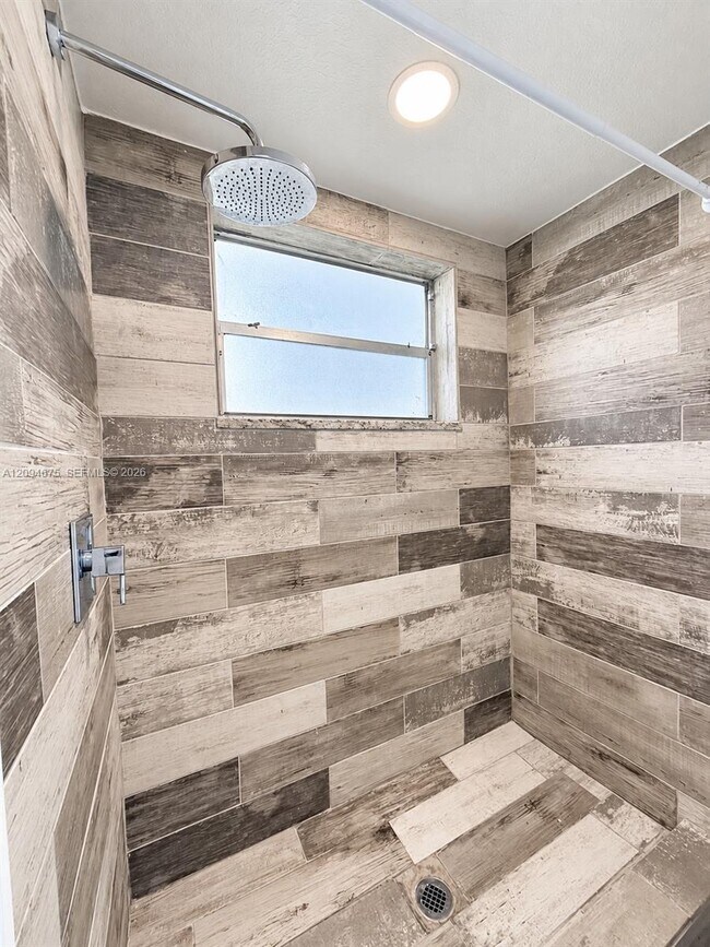 Building Photo - 9440 Poinciana Pl