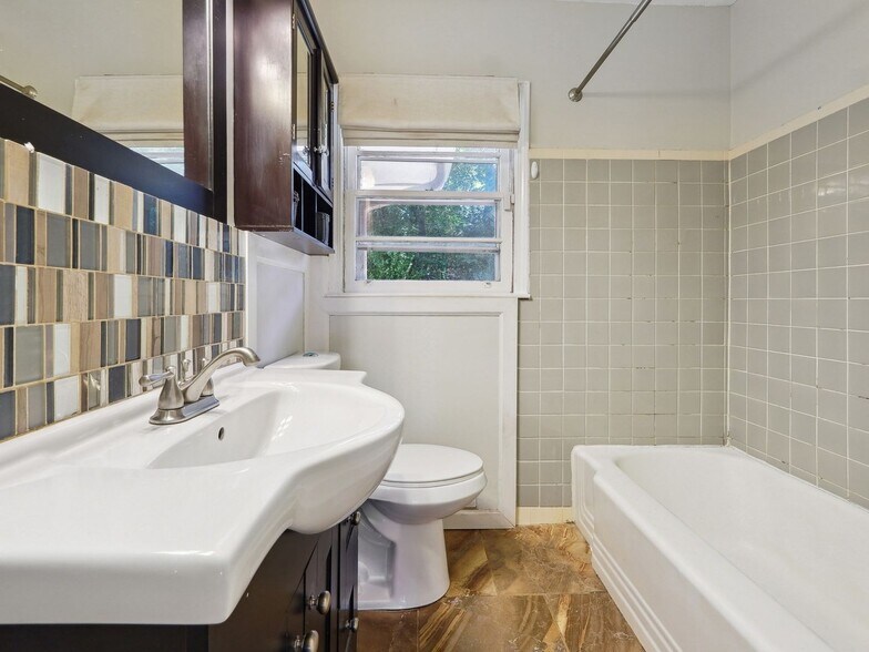 Building Photo - 3194 N Druid Hills Rd