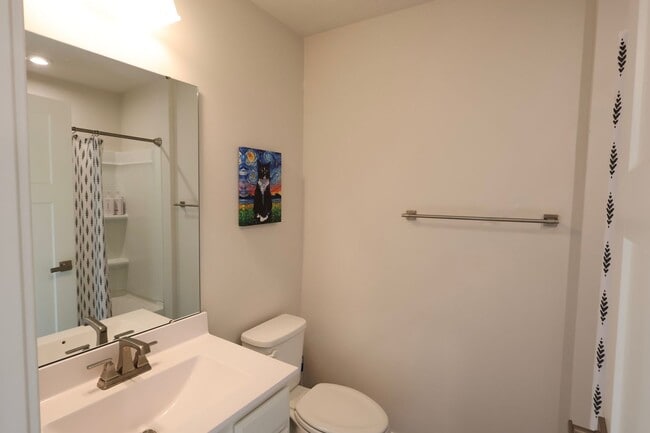 Building Photo - 4 Bedroom, 4 Bath Home w/Backyard Heated Pool overlooking Pearl's Fen