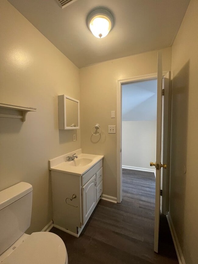 Building Photo - 1014 Colonial Ave