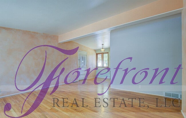 Building Photo - 2045 Laramie Ave