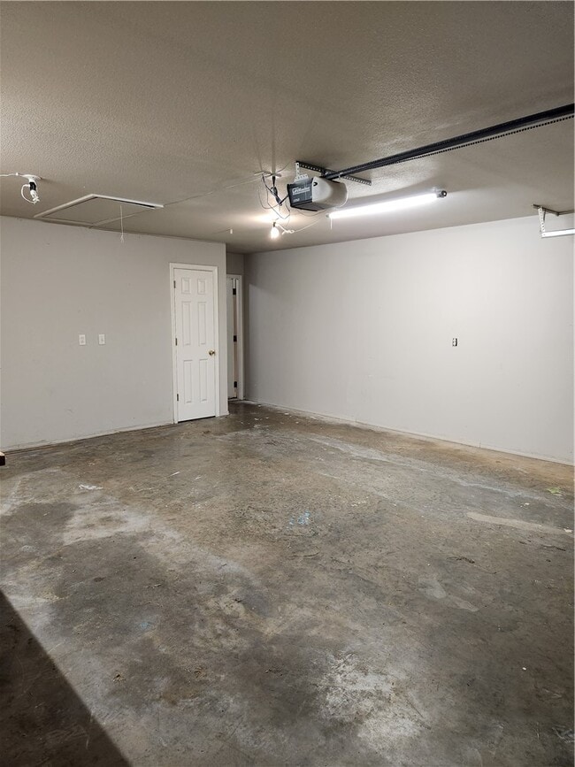 Building Photo - 410 Coopers Farm Rd