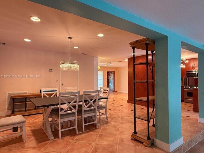 Building Photo - 1728 NE 39th St