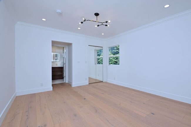 Building Photo - 11657 Sunshine Terrace