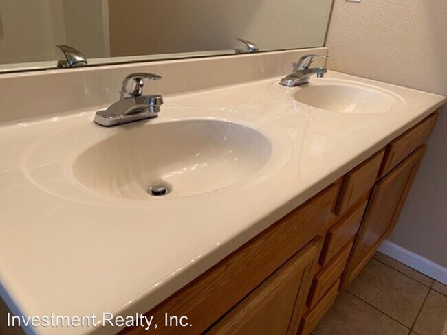 Building Photo - 119 Edna St