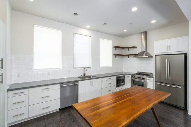 Kitchen Appliances - 2206 Tom Mix Rd