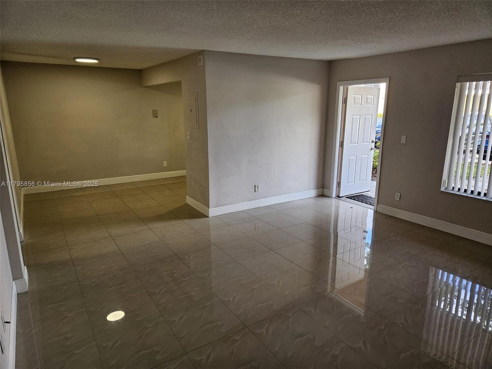 Building Photo - 6900 SW 39th St