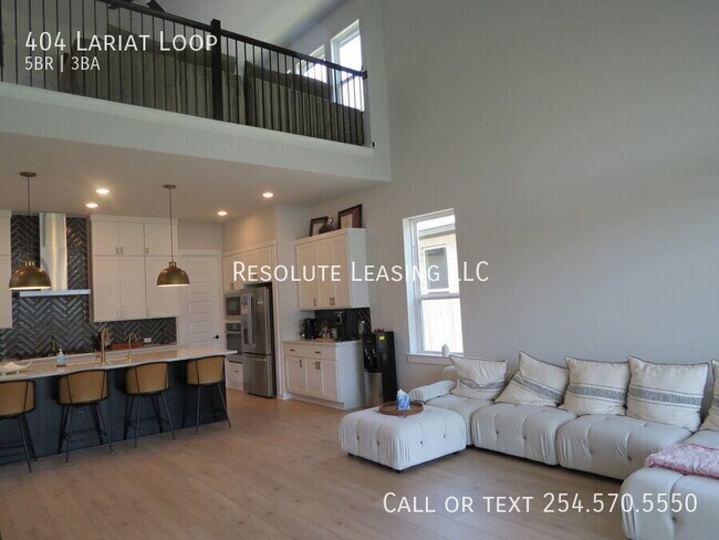 Building Photo - 404 Lariat Lp