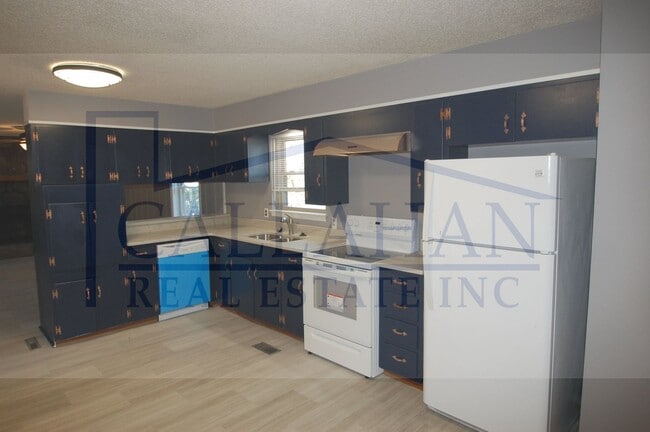 Building Photo - Updated Sherwood 3 bed 2 bath