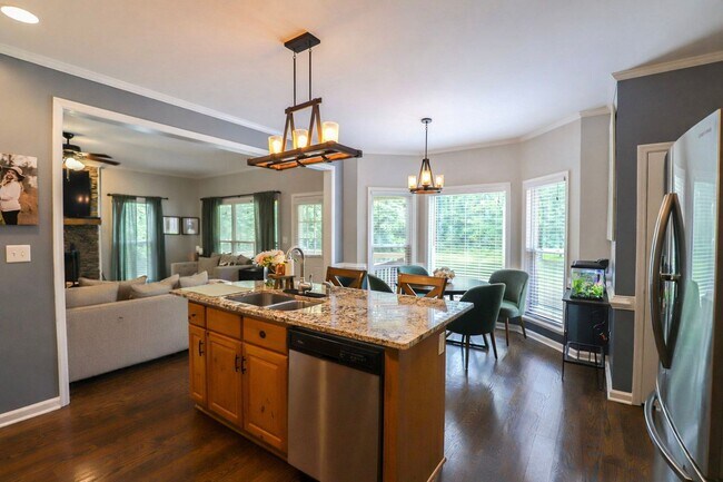 Building Photo - 5804 Lanatte Ln