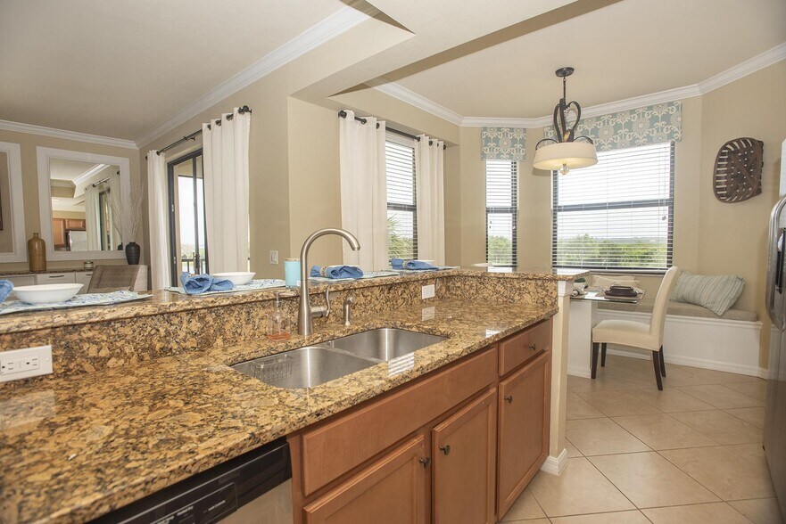 Building Photo - 7121 River Hammock Dr