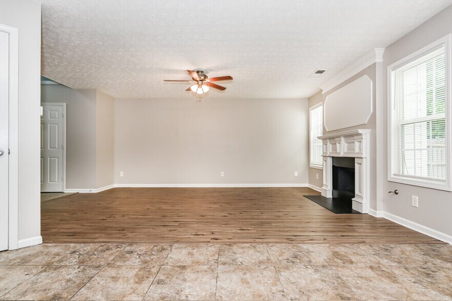 Building Photo - 3807 Riverside Pkwy
