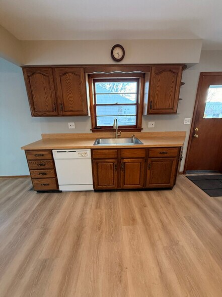 Building Photo - 5825 Webster St