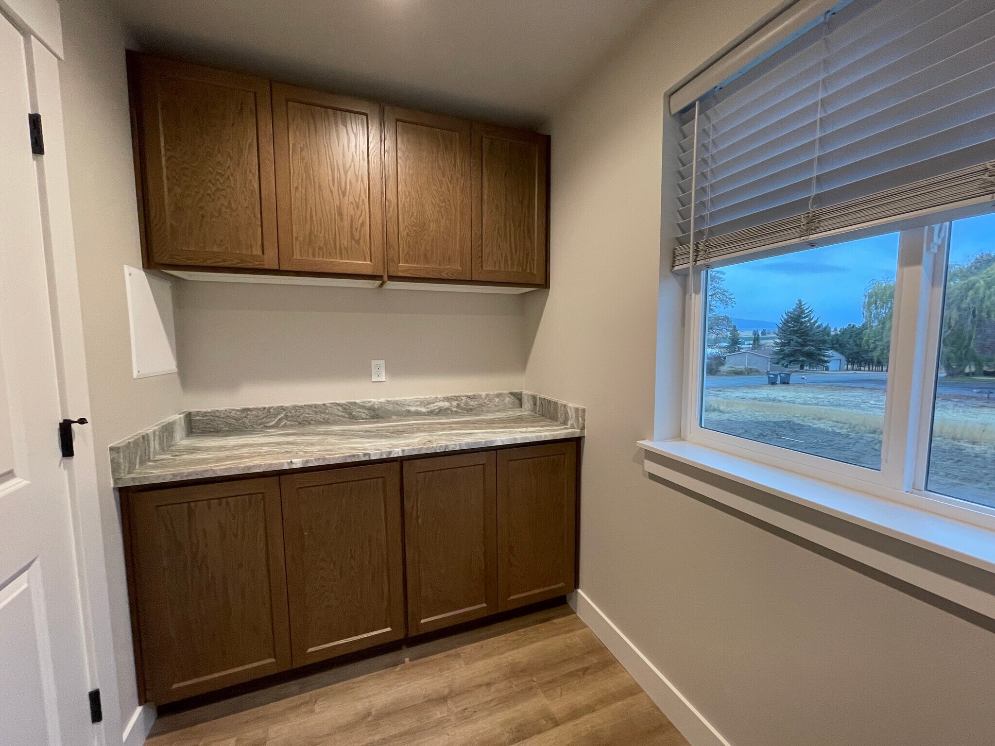 Building Photo - 412 W 1st St