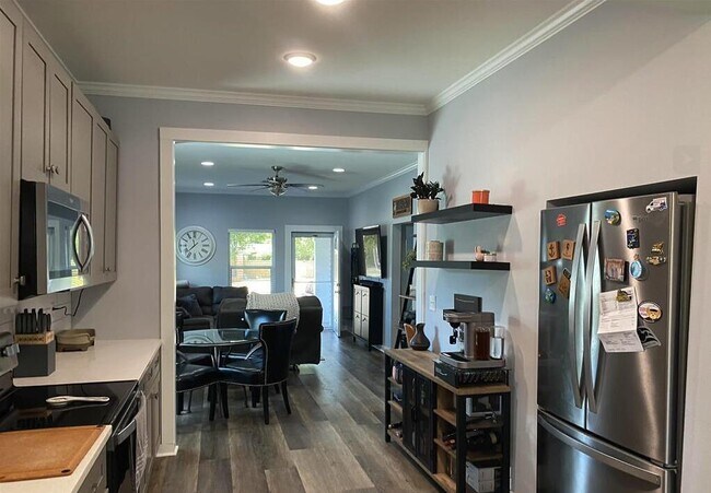 Building Photo - 1106 W Gregory St