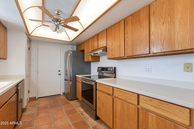 Building Photo - 1119 E Balboa Dr