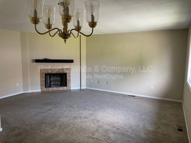 Building Photo - 27 White Birch Ln