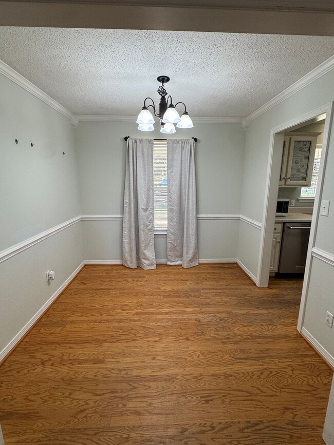 Building Photo - GREAT COMMUTE LOCATION!