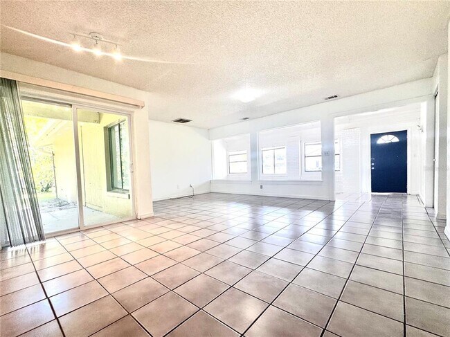 Building Photo - 708 Green Ct