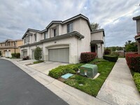 Building Photo - 3 Bedroom Home for Rent in Santa Clarita!