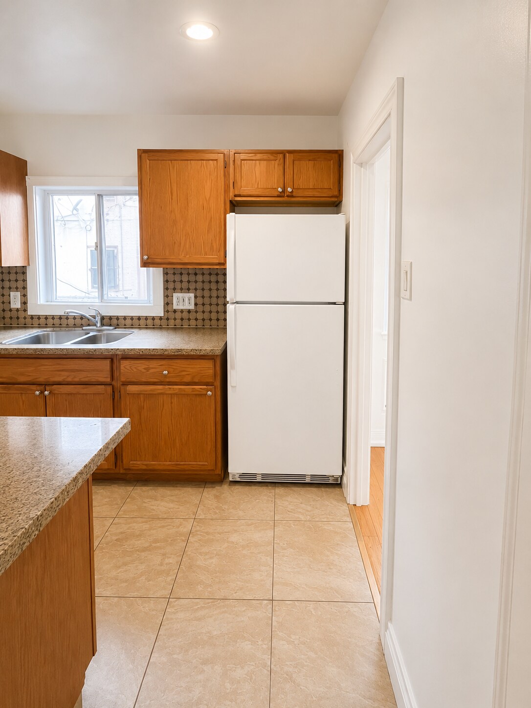 Building Photo - 2521 Hillcrest Dr