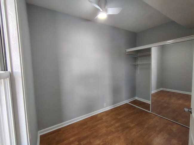 Building Photo - 3338 W Pershing Rd