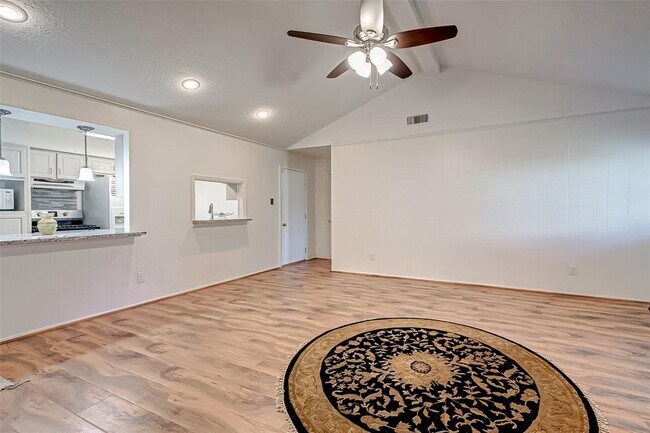 Building Photo - 11707 N Willow Cir