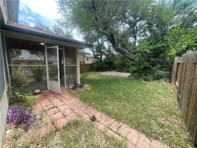 Building Photo - 613 Stallion Dr