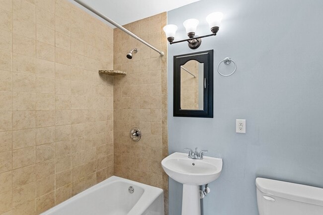 Building Photo - 4-Bed, 2-Bath Home with Fenced Yard in Win...