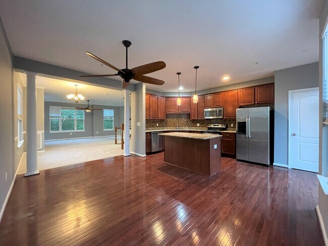 Building Photo - 400 Ava Way NE