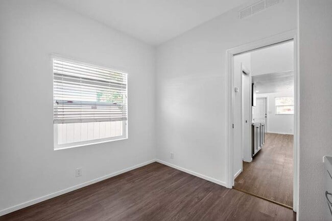 Building Photo - 121 1st Ave