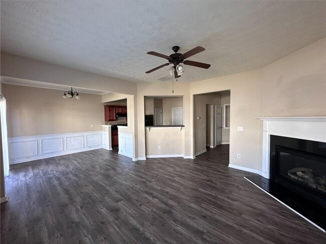 Building Photo - 827 Forsythia Way