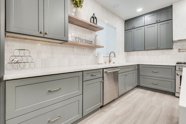 Building Photo - FULLY FURNISHED! Exudes sophistication with designer touches throughout