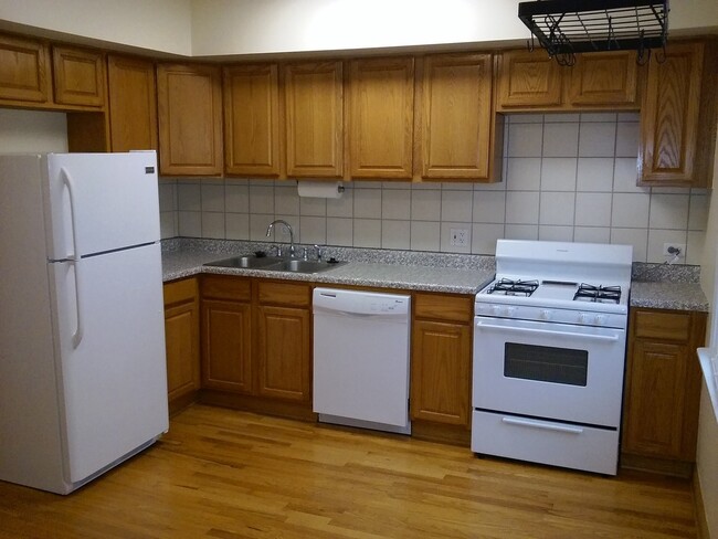 Building Photo - 407 S Hough St