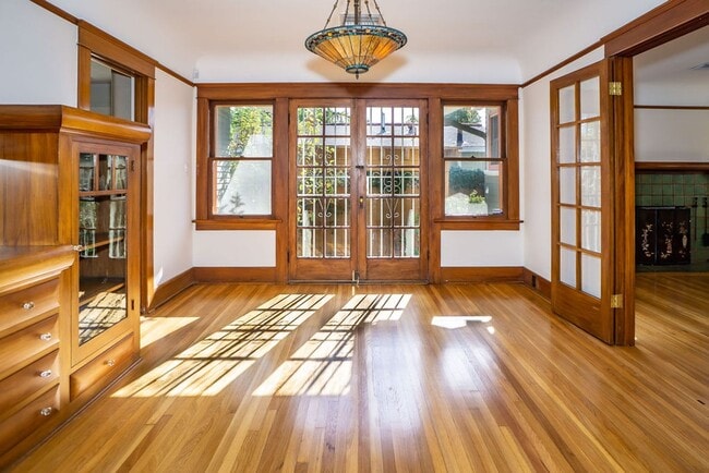 Building Photo - Beautifully restored historic home