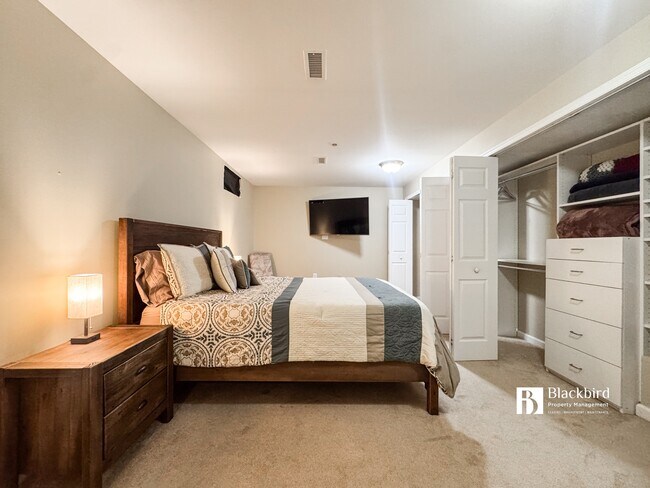 Building Photo - 13615 Tree Leaf Ct
