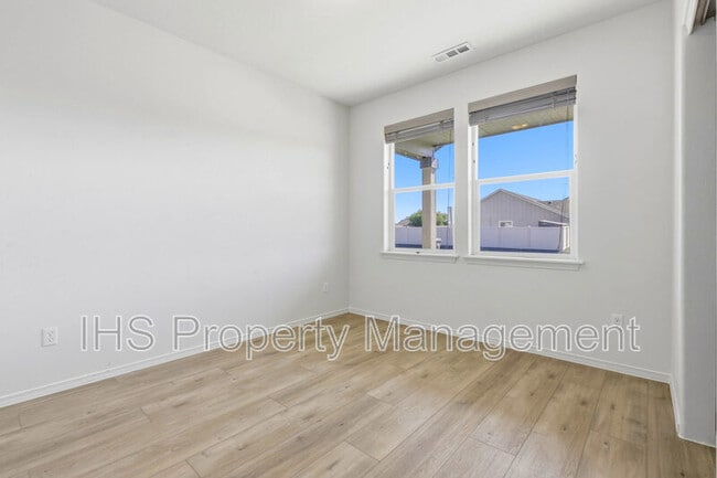 Building Photo - 1918 S Elm Pl