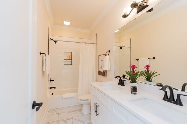 Building Photo - 745 N Market St