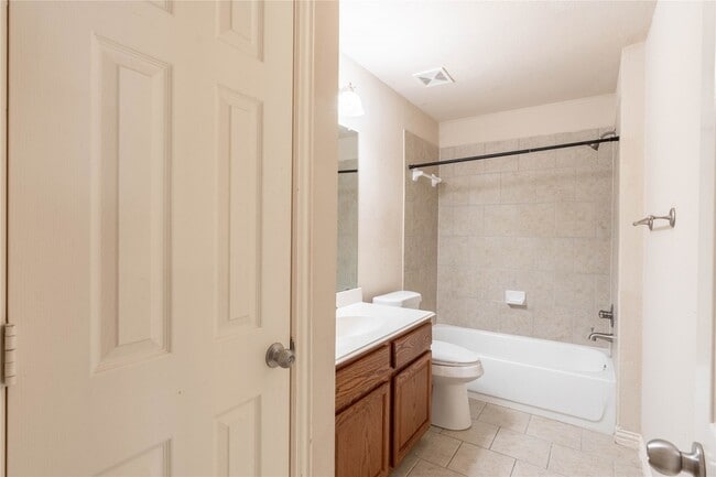 Building Photo - 2824 Gooseberry Dr
