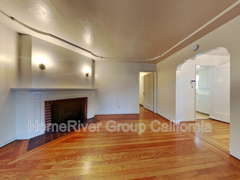 Building Photo - 1036 10th Ave