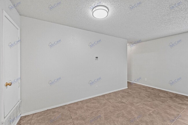 Building Photo - 409 Rockcrest Dr